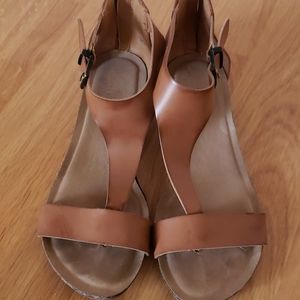 Size 7 Kenneth Cole Reaction sandals
